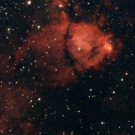 IC 1795, la nébuleuse de la Tête de Poisson, recadrée dans le champ d’IC 1805