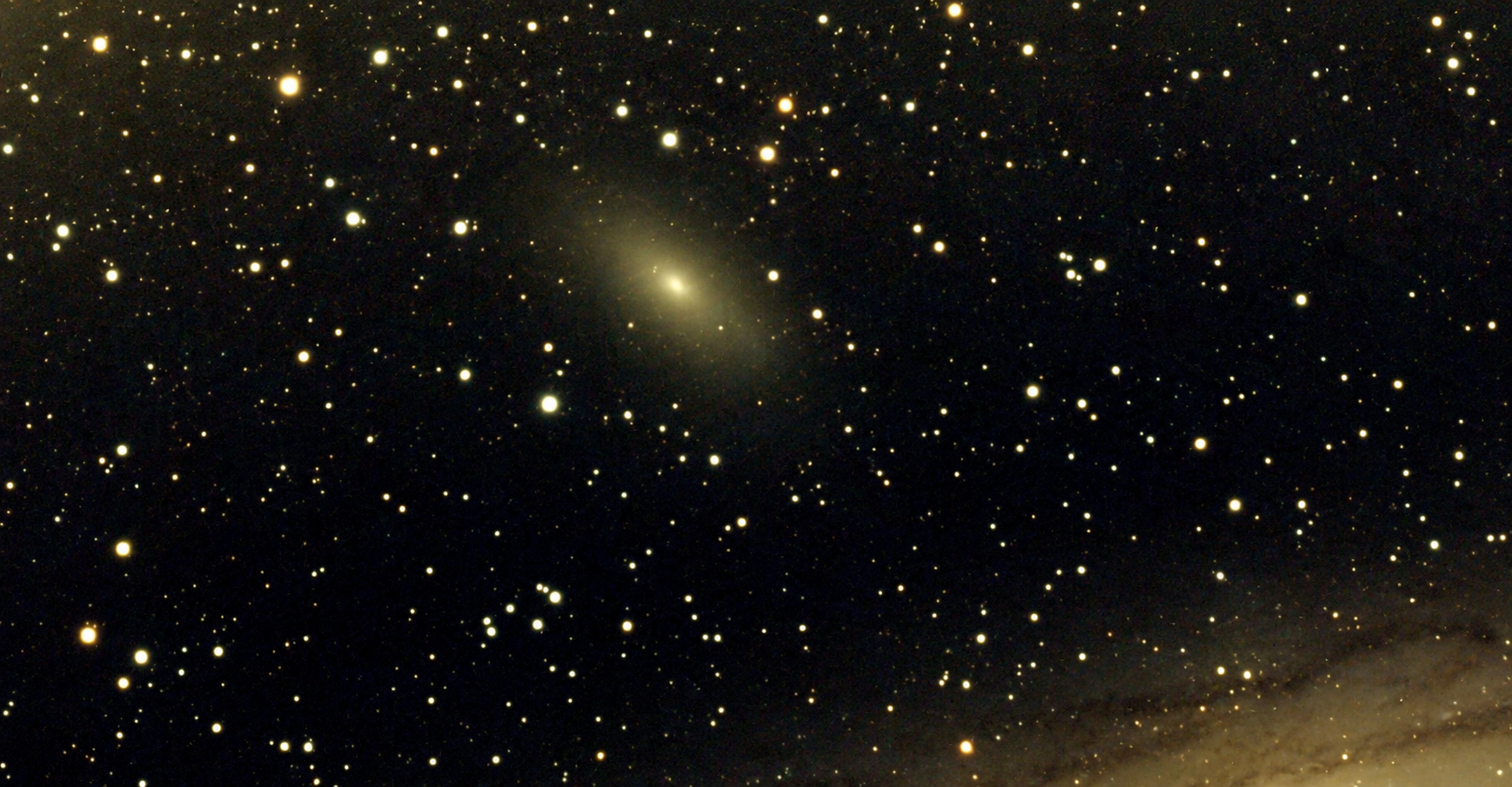 M110, galaxie elliptique diffuse satellite de M31, recadrée depuis une photographie au Vespera 2
