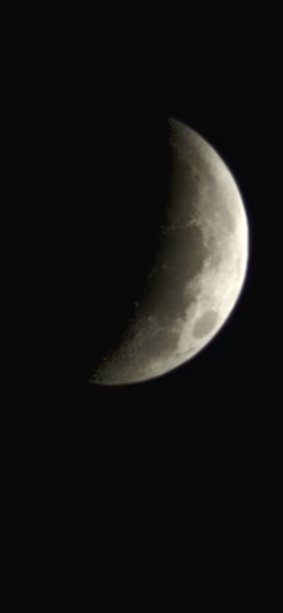 Progression de l’éclipse partielle de Lune photographiée au téléphone, étape 1 sur 6