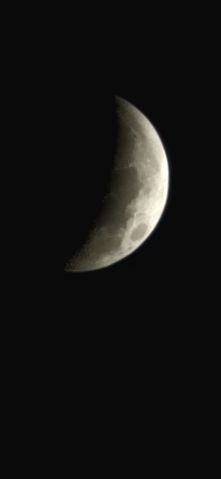 Progression de l’éclipse partielle de Lune photographiée au téléphone, étape 2 sur 6
