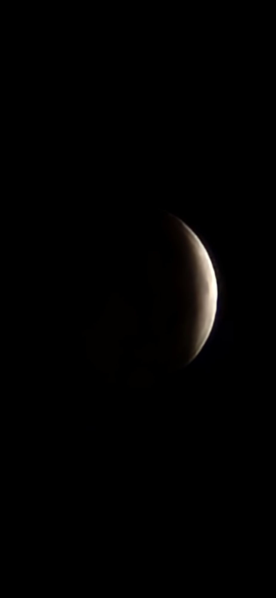 Progression de l’éclipse partielle de Lune photographiée au téléphone, étape 3 sur 6