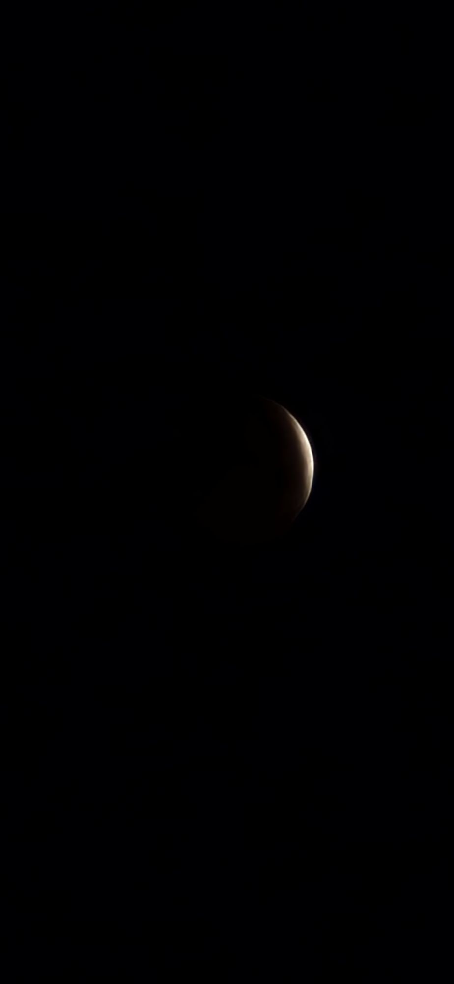 Progression de l’éclipse partielle de Lune photographiée au téléphone, étape 5 sur 6