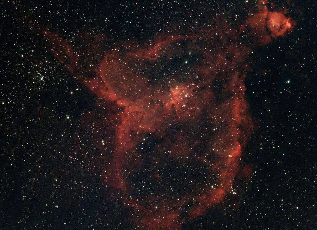 IC 1805, la nébuleuse du Cœur : une immense nurserie&nbsp;d’étoiles