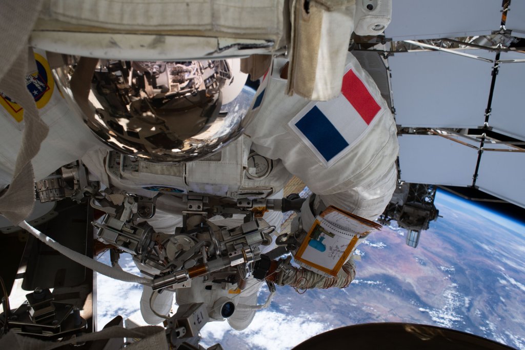L’astronaute française Sophie Adenot lors de sa première sortie extravéhiculaire à l’extérieur de la Station spatiale internationale, le 18 août 2026.